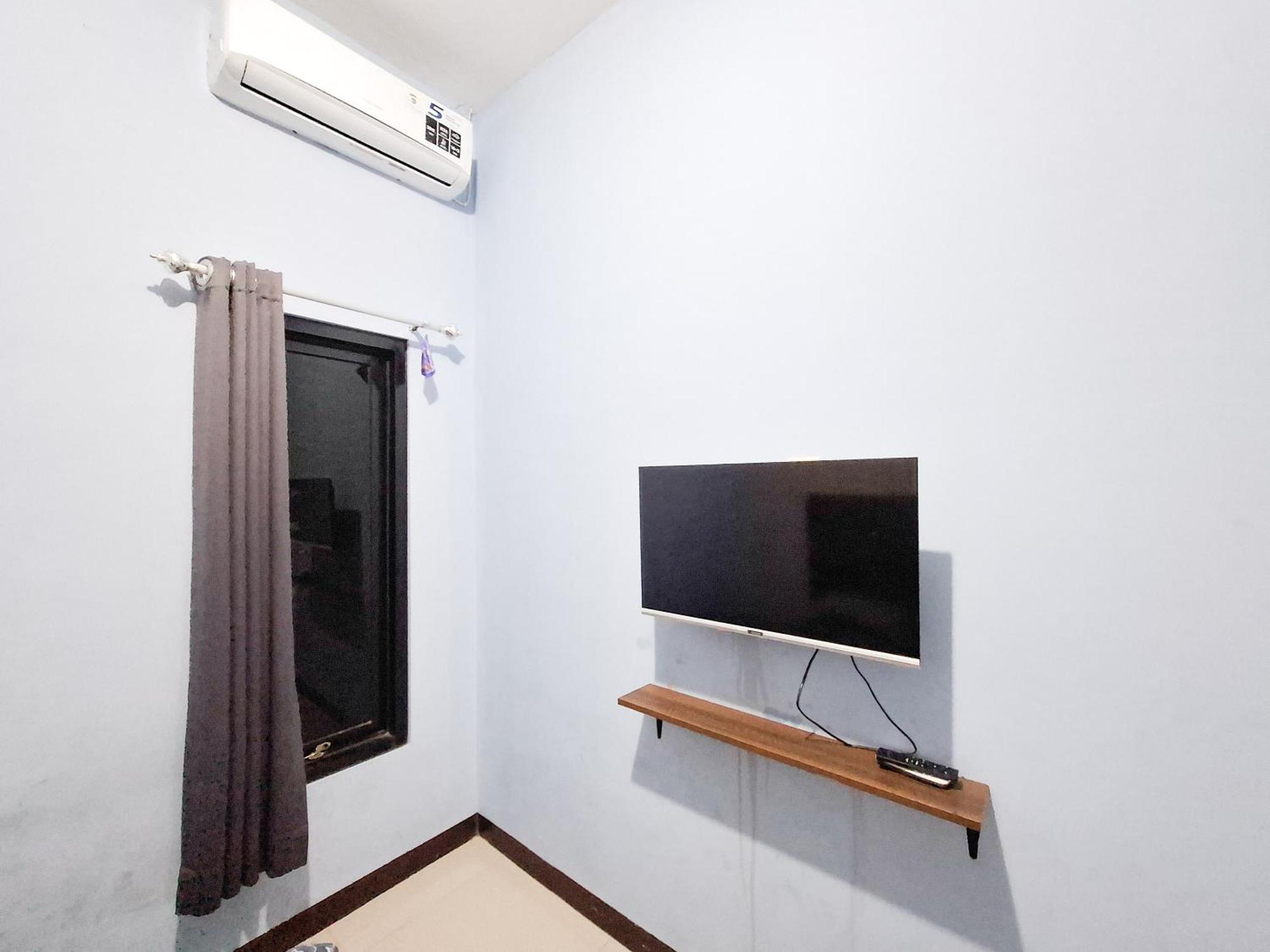 Homestay Sido Joyo Near Sunrise Mall Mitra Reddoorz Mojokerto Exterior photo