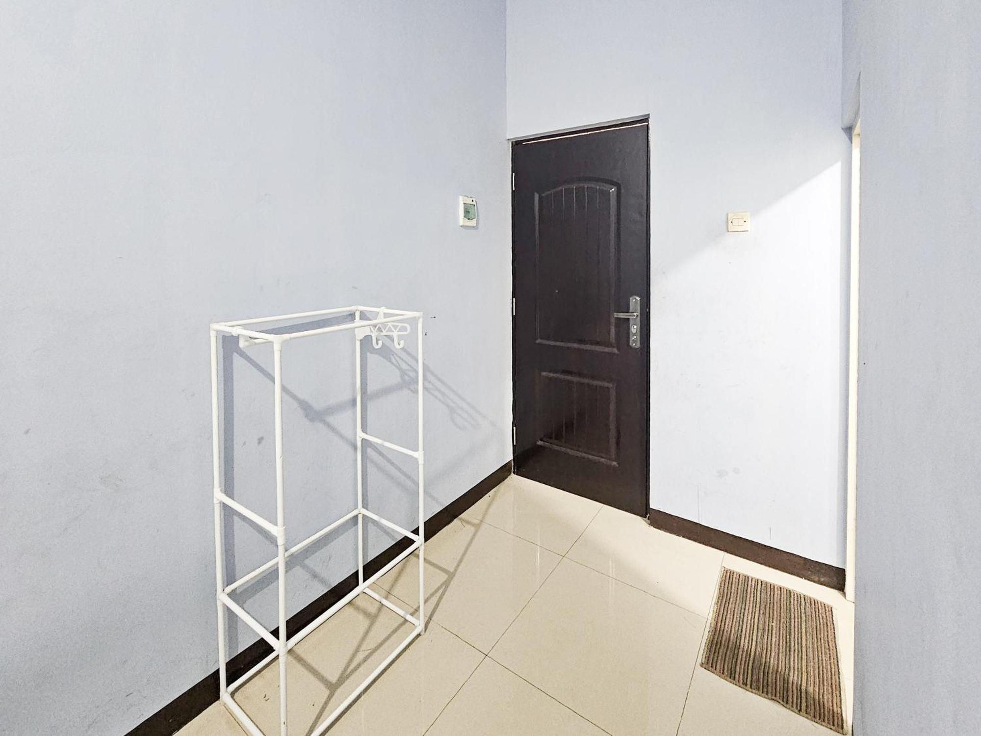 Homestay Sido Joyo Near Sunrise Mall Mitra Reddoorz Mojokerto Exterior photo