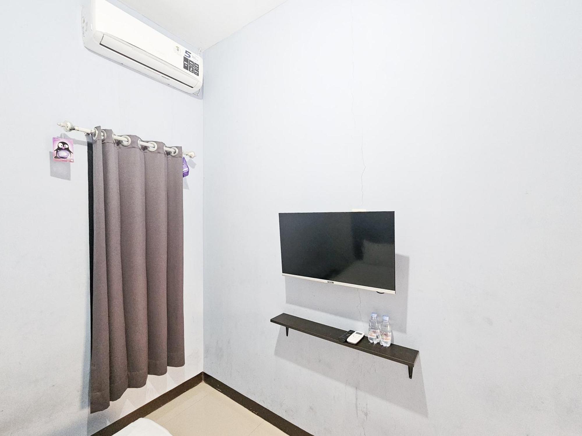 Homestay Sido Joyo Near Sunrise Mall Mitra Reddoorz Mojokerto Exterior photo