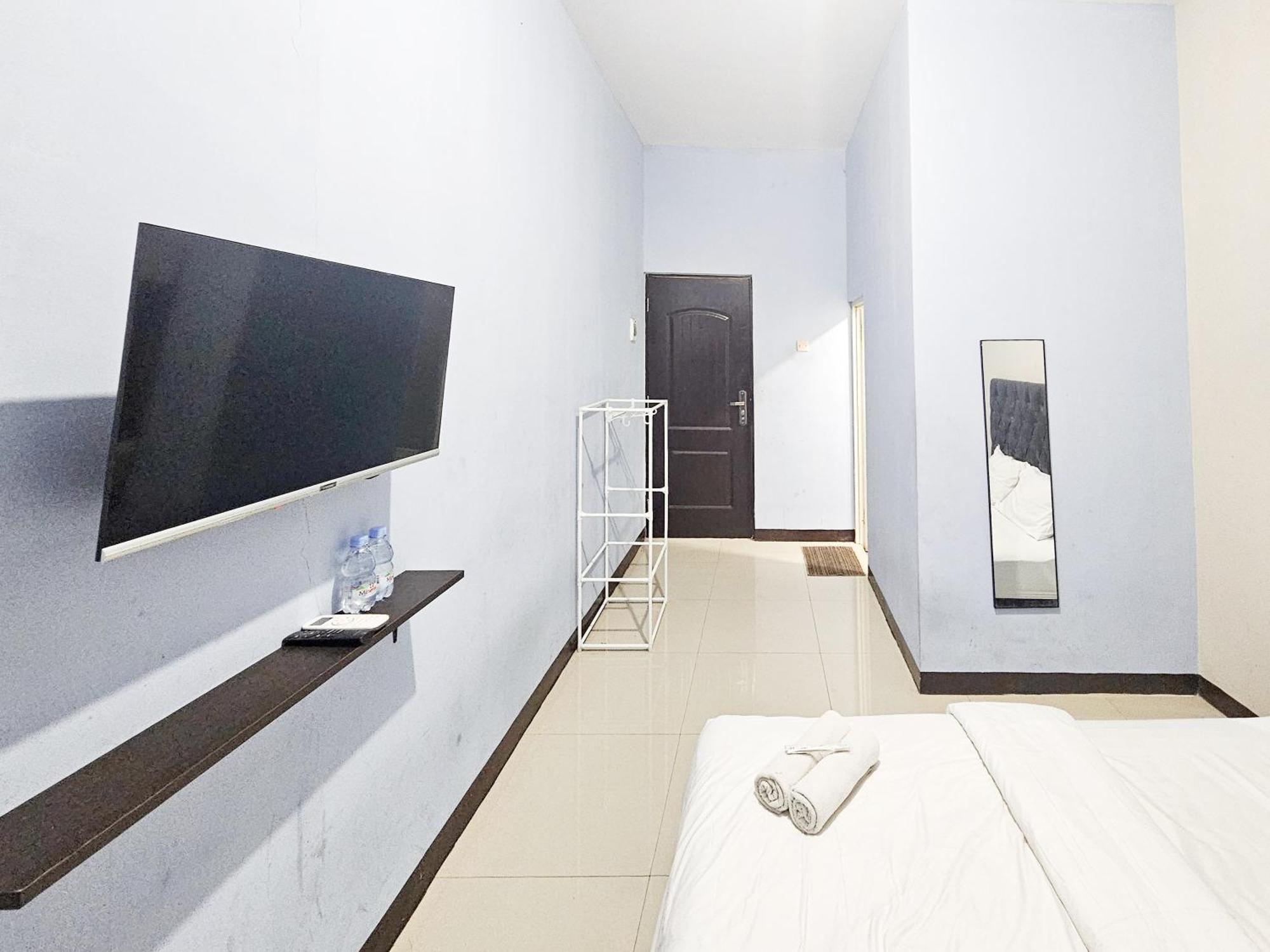 Homestay Sido Joyo Near Sunrise Mall Mitra Reddoorz Mojokerto Exterior photo