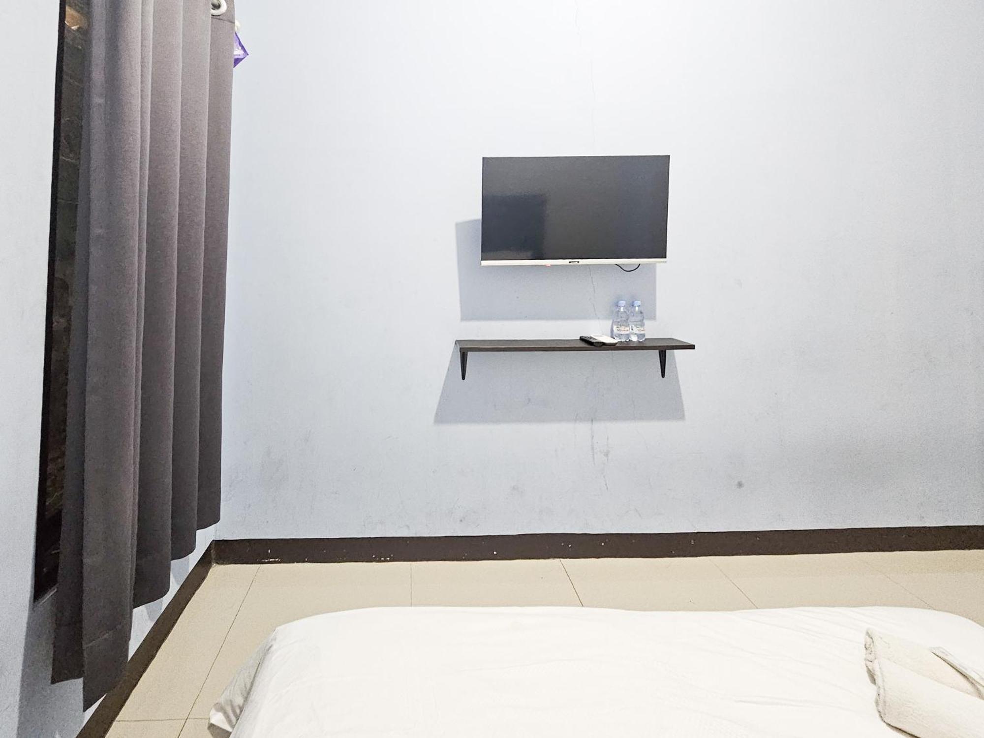 Homestay Sido Joyo Near Sunrise Mall Mitra Reddoorz Mojokerto Exterior photo