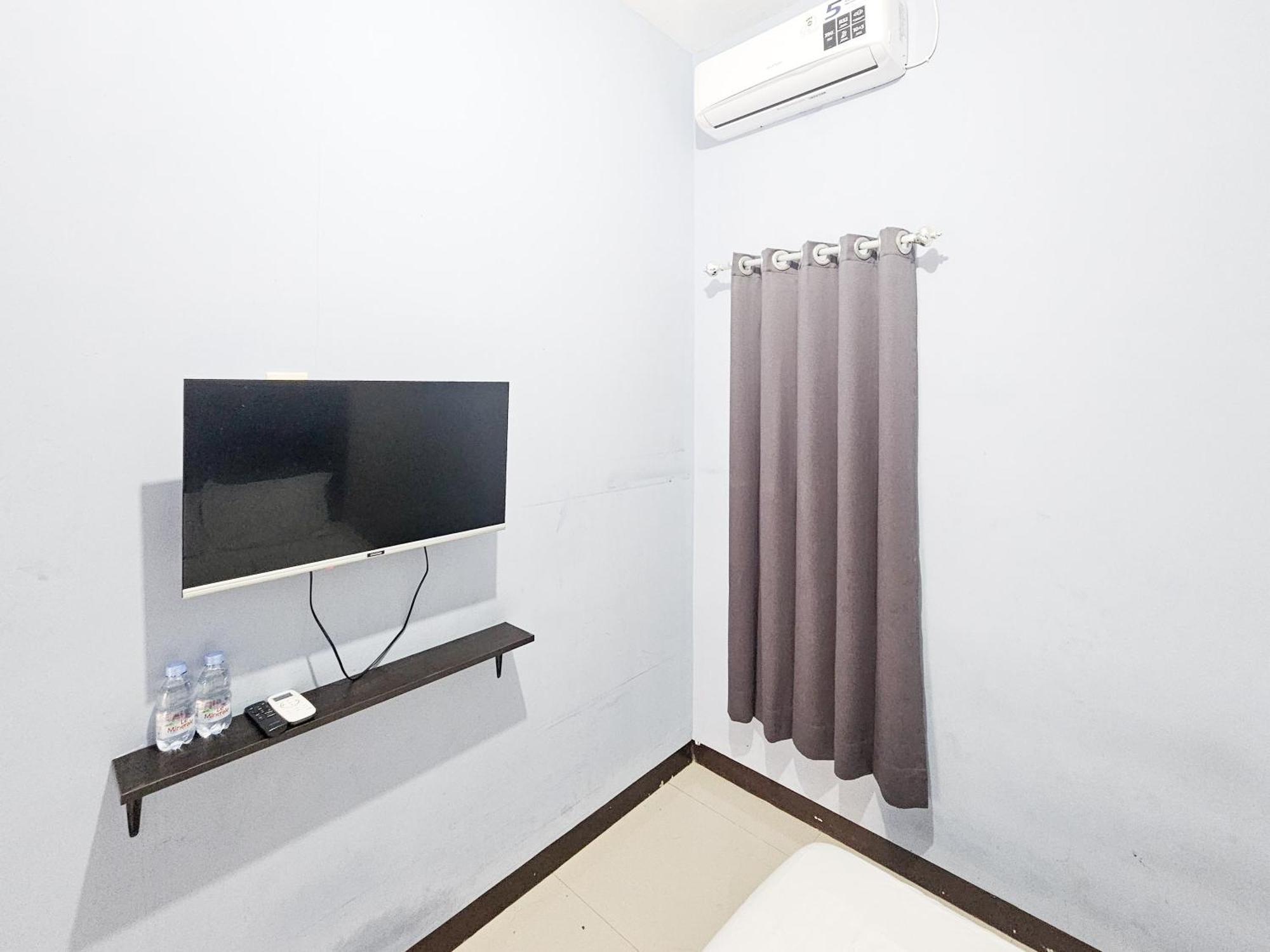 Homestay Sido Joyo Near Sunrise Mall Mitra Reddoorz Mojokerto Exterior photo