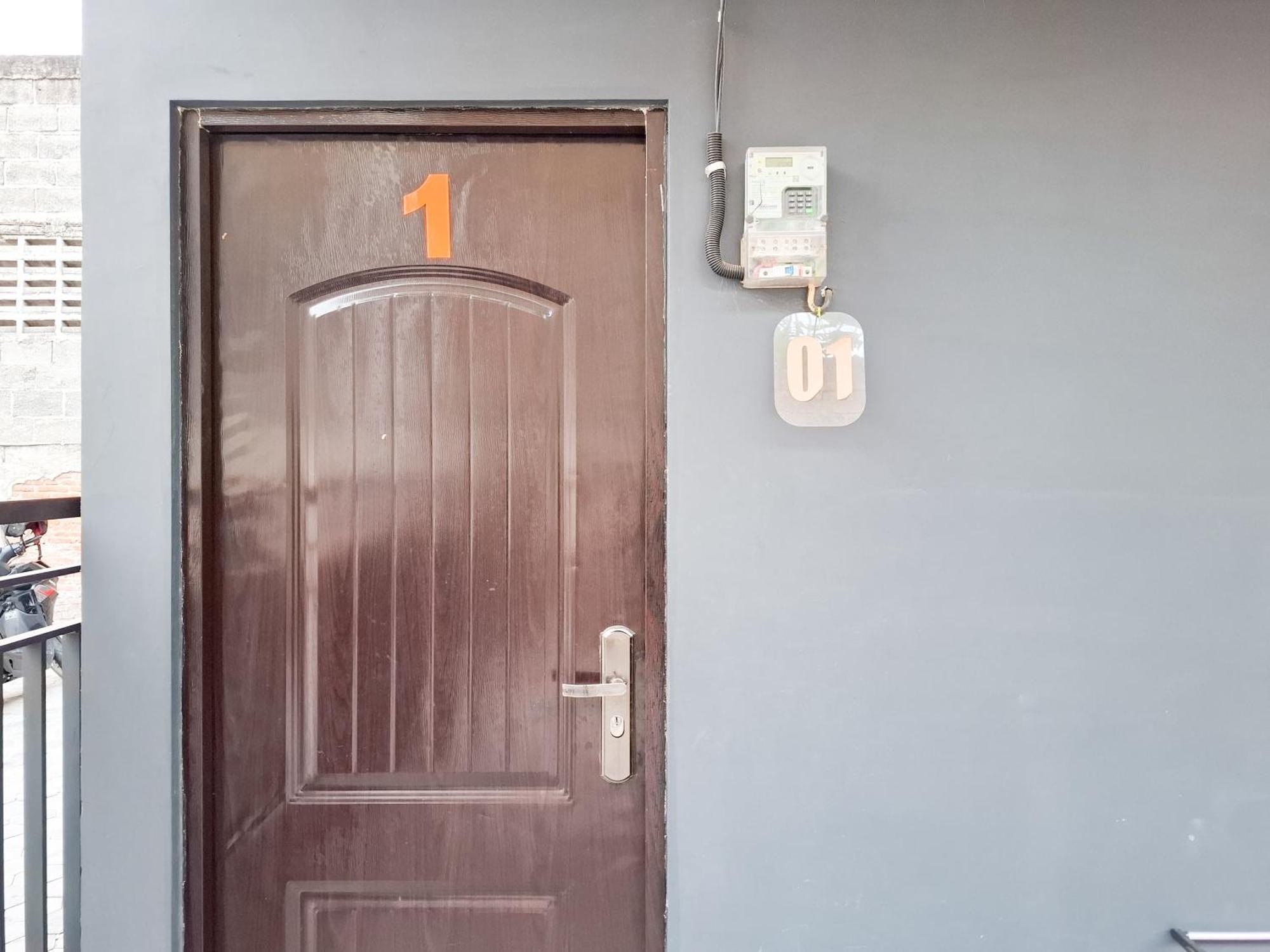 Homestay Sido Joyo Near Sunrise Mall Mitra Reddoorz Mojokerto Exterior photo